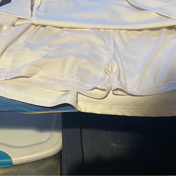White Athletic Skort with Pleated‎ Design - Picture 6 of 6